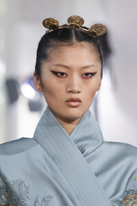 elie-saab-hc-clp-rf19-1974.thumb.jpg.3160c44fc435080342c19943cc91d310.jpg