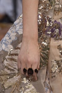 elie-saab-hc-clp-rf19-2011.thumb.jpg.f0386d011ba4accc22f83f30015d9af2.jpg