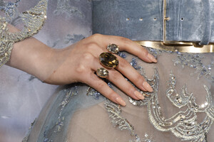 elie-saab-hc-clp-rf19-2130.thumb.jpg.9d69d7618505bab4290787581a473092.jpg