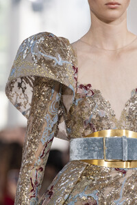 elie-saab-hc-clp-rf19-2159.thumb.jpg.a490b6a307f0f3dac584f0b2381b1a82.jpg