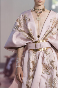elie-saab-hc-clp-rf19-2267.thumb.jpg.04d9e8db0ca08d99da2027d41e7c5e7e.jpg
