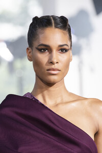 elie-saab-hc-clp-rf19-2292.thumb.jpg.4135f299c47e777a4da006f98e3c2874.jpg