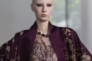 elie-saab-hc-clp-rf19-2310.thumb.jpg.c75a67bce8746a0a9ba9b901fdea8040.jpg