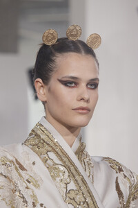 elie-saab-hc-clp-rf19-2342.thumb.jpg.18a829b636fcc0749e93e249c2d72cdf.jpg