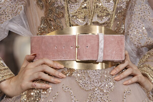 elie-saab-hc-clp-rf19-2374.thumb.jpg.7b1c21d5959ad65a0d4628f1361e2aeb.jpg
