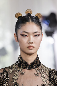 elie-saab-hc-clp-rf19-2398.thumb.jpg.03e9e5eaa93b807843d807531da954cc.jpg
