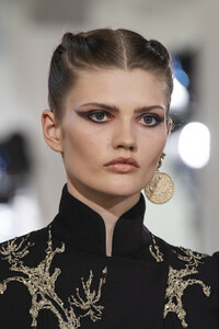 elie-saab-hc-clp-rf19-2418.thumb.jpg.e9da6e3c9b4a02c4297d52b6acdcfd30.jpg