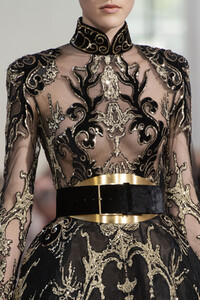 elie-saab-hc-clp-rf19-2420.thumb.jpg.a21a146d1ad8842e088fa01e0a7ce424.jpg