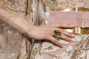 elie-saab-hc-clp-rf19-2474.thumb.jpg.ba518c33b4b2c85160f4e7d78bf98929.jpg