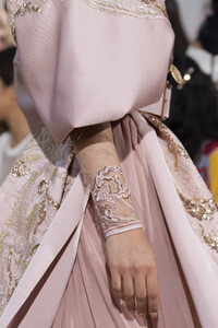 elie-saab-hc-clp-rf19-2485.thumb.jpg.2f962ea4b92d182d4d08081e679a0276.jpg