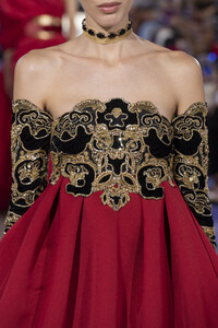 elie-saab-hc-clp-rf19-4358.thumb.jpg.34783cb73d1424036c0c8d6be28af3ce.jpg