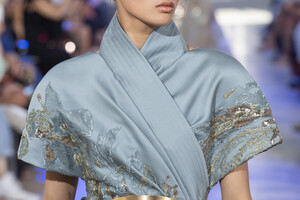 elie-saab-hc-clp-rf19-4691.thumb.jpg.1765b405946ac7cafd25351423b607f3.jpg