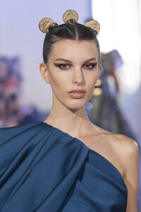 elie-saab-hc-clp-rf19-4765.thumb.jpg.e43eb5fe953d3a1266a8270680331e12.jpg