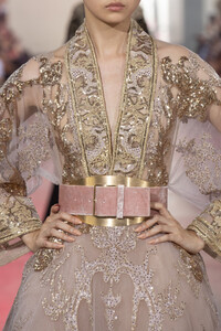 elie-saab-hc-clp-rf19-4942.thumb.jpg.da696537354721e060e72ce3dc3e10b4.jpg