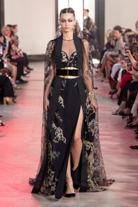 elie-saab-hc-rf19-4512.thumb.jpg.e9ad586516193a2b013c556781f1bb2f.jpg