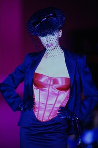 fashion-photography-archive-image-work-image----batch2WM----fullSize----103912_103912-7_0034_fs.jpg.thumb.jpg.fb6aec08226f1ed949ee0957d1c4ac4b.jpg