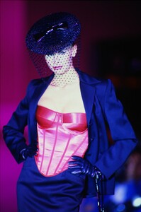 fashion-photography-archive-image-work-image----batch2WM----fullSize----103912_103912-7_0121_fs.jpg.thumb.jpg.7258e330332757932c2cd644575def22.jpg