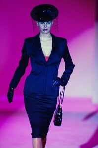 fashion-photography-archive-image-work-image----batch2WM----fullSize----103912_103912-7_0125_fs.jpg.thumb.jpg.422d8d834b24dfe5bc334870ab236e22.jpg