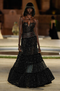 fendi-couture-fw19-gg-040(1).thumb.jpg.c7130c49eef5630f5c37bc9b3c3613f3.jpg