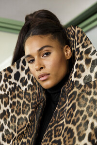 gaultier-hc-bks-m-rf19-1164.thumb.jpg.aa21bc7833eb1d41a0f4de649c92d221.jpg