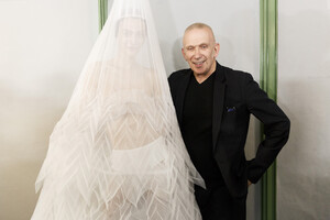 gaultier-hc-bks-m-rf19-1728.thumb.jpg.15fd9a13363534a2d4cb093559b1b089.jpg