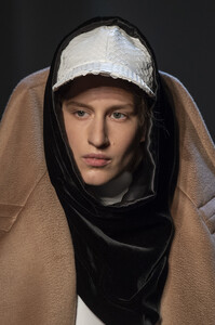 gaultier-hc-clp-rf19-2592.thumb.jpg.77be7417fe186355e9a0ab74f1664673.jpg