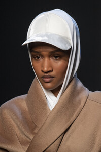 gaultier-hc-clp-rf19-2607.thumb.jpg.2d02cbd2229e40e3707c1ed07cb2fcc0.jpg