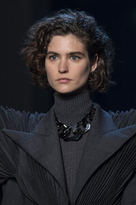 gaultier-hc-clp-rf19-2750.thumb.jpg.34c1892737258828d1d71b58028ee442.jpg