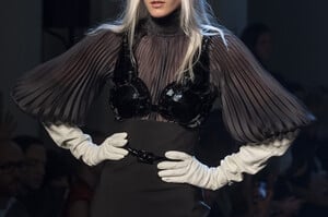 gaultier-hc-clp-rf19-3048.thumb.jpg.47ccfa1b519404bba1809fea921862a3.jpg