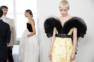givenchy-hc-bks-m-rf19-0073.thumb.jpg.fd28e245f590c176a03a24d07a4403e2.jpg
