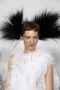 givenchy-hc-bks-m-rf19-0267.thumb.jpg.209d5f6a50219abd1fcb3e2d5f678cef.jpg