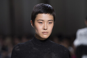 givenchy-hc-clp-rf19-0129.thumb.jpg.3d70e511bb8cd02c75f54a7fa86aa352.jpg
