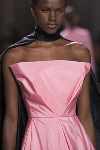 givenchy-hc-clp-rf19-0247.thumb.jpg.f874ed9b16f14df3693e909de5bce795.jpg