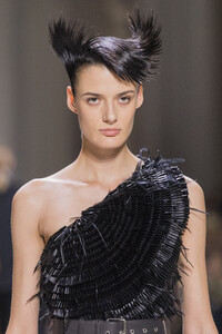 givenchy-hc-clp-rf19-0358.thumb.jpg.e282173d48e33d56819295b88ee82864.jpg