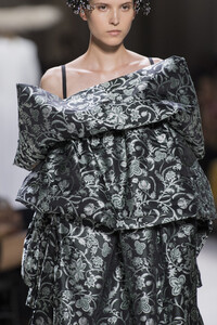 givenchy-hc-clp-rf19-0449.thumb.jpg.77712fd2edfc7bf247377364c0b6558e.jpg