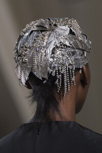 givenchy-hc-clp-rf19-0489.thumb.jpg.3f12683ddab22d0736c4fa167599c1de.jpg