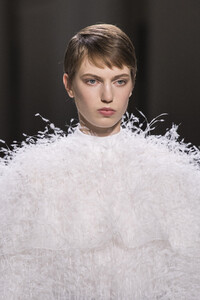 givenchy-hc-clp-rf19-0602.thumb.jpg.c882690d0e6dff9691aa46f35e41c999.jpg