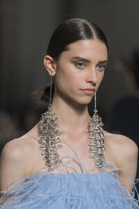 givenchy-hc-clp-rf19-0651.thumb.jpg.5ac3be07ff9c1e84f99fd31b82a6c636.jpg