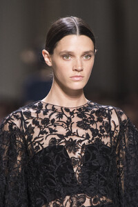 givenchy-hc-clp-rf19-0674.thumb.jpg.53b86aad0553c3c22b2cf795f8014334.jpg