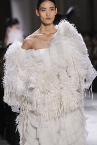 givenchy-hc-clp-rf19-0909.thumb.jpg.a65e95242d0883b2faa484589457355d.jpg