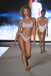jasmine-sanders-2019-sports-illustrated-swimsuit-runway-show-at-miami-swim-week-6.jpg