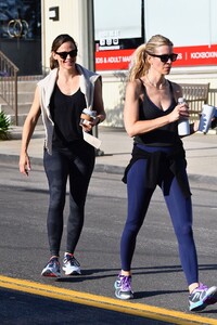 jennifer-garner-out-in-la-07-13-2019-1.jpg