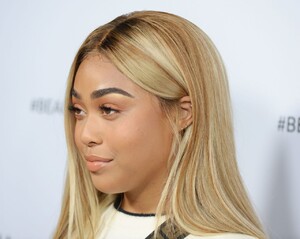 jordyn-woods-beautycon-festival-in-los-angeles-08-13-2017-2.jpg