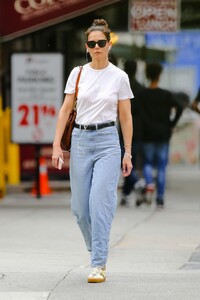 katie-holmes-street-style-07-13-2019-1.thumb.jpg.664731fff7f9eaf35f78c3168e1ace0f.jpg