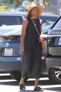 kelly-rowland-shopping-at-the-container-store-in-west-hollywood-07-22-2019-2.jpg