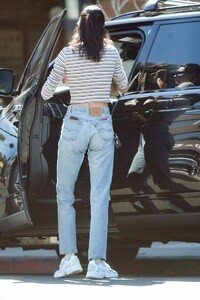 kendall-jenner-street-style-06-30-2019-7.jpg
