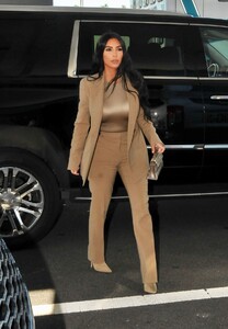 kim-kardashian-arriving-at-the-white-house-in-washington-dc-07-25-2019-4.jpg