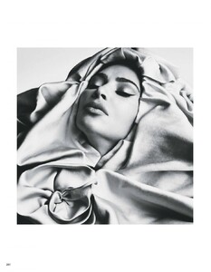 kim-kardashian-vogue-japan-august-2019-0.jpg