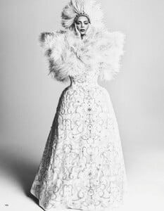 kim-kardashian-vogue-japan-august-2019-14.jpg