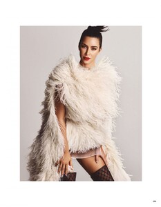 kim-kardashian-vogue-japan-august-2019-3.jpg